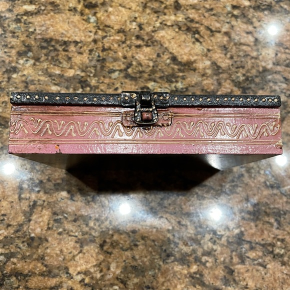 Hand painted trinket box. - Picture 5 of 7